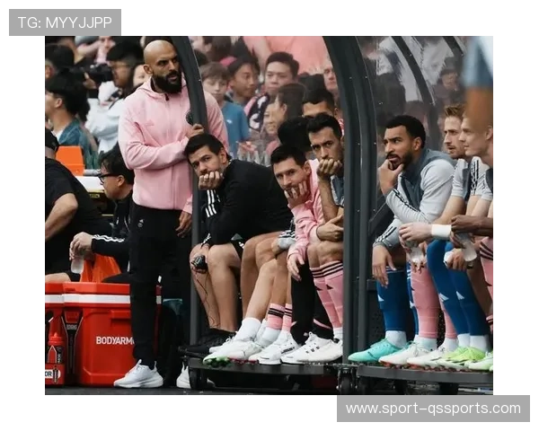 足球球星打底衣品牌背后故事与明星效应揭秘